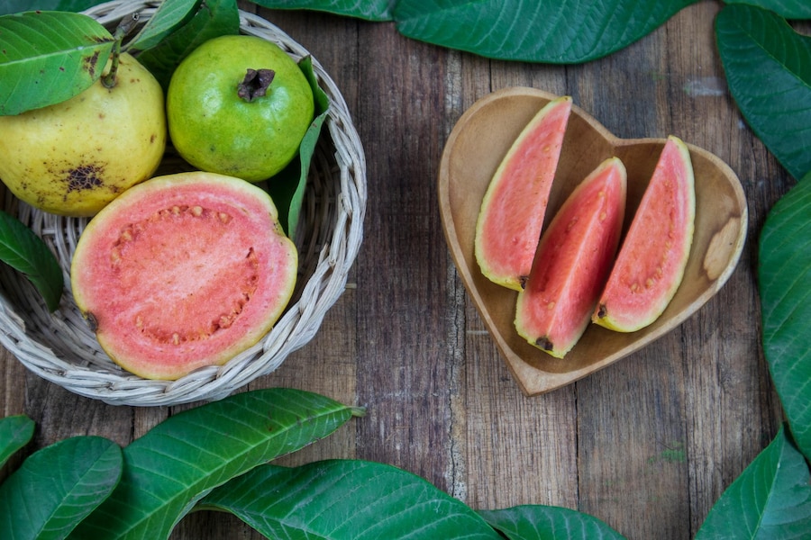 Guava: The Benefits and Nutritional Value of This Tropical Fruit You Should Experience Once